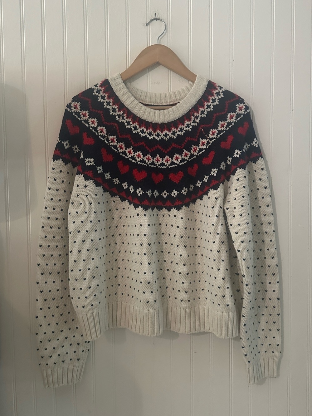 GAP Crew Neck Knit Sweater with Red Heart Detail like New sz Large